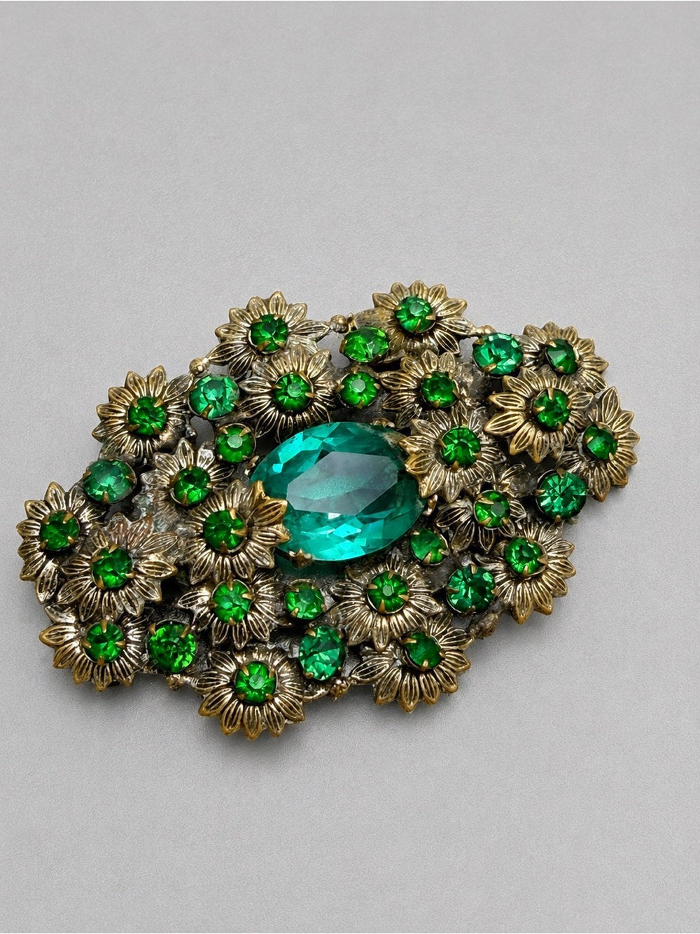 Vintage Emerald Green Czech Glass Brooch #cz136
